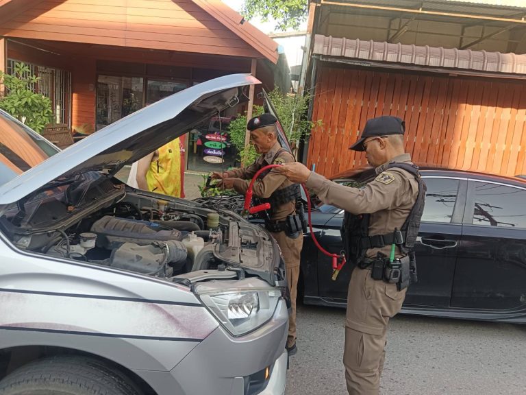 ตำรวจตะโหมดที่พึ่งของประชาชน! ผกก.สภ.ตะโหมด ส่งร้อยเวร 20 พร้อมทีมสายตรวจรุดช่วยรถประชาชนจอดเสียกลางตลาดแม่ขรี จนสามารถเดินทางต่อได้ปลอดภัย