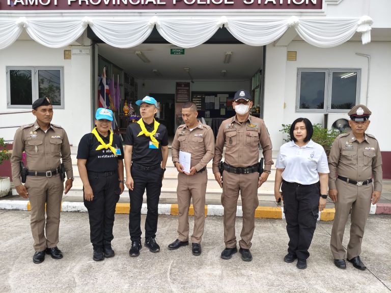ผบก.ภ.จว.พัทลุง นำทีมจิตอาสาลงพื้นที่ตะโหมด มอบสิ่งของบำรุงขวัญและให้กำลังใจข้าราชการตำรวจที่ได้รับบาดเจ็บจากการปฏิบัติหน้าที่